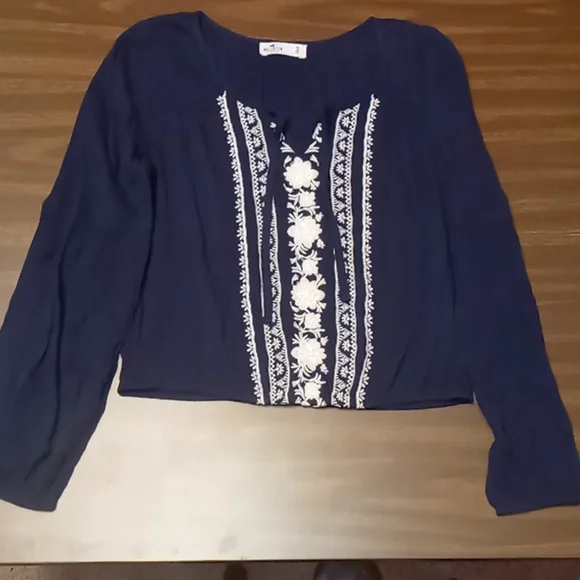 Hollister Size S Navy Blue Shirt with Embroidered/Tie Front - Picture 1 of 3